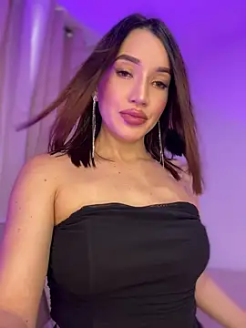 Bella-taylorr online show from 11, 5, 2026