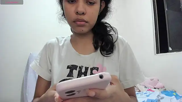 Snapshot of Sophie_moo chatting on 23, 10, 2025 Sophie moo online show from 23, 10, 2025