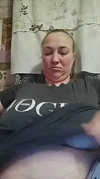 Snapshot of Kiss_Eva chatting on 5, 2, 2025 Kiss Eva online show from 5, 2, 2025