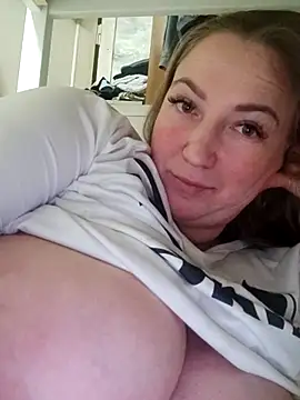 Kiss Eva online show from 4, 12, 2025