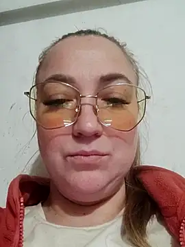 Kiss Eva online show from 29, 11, 2025