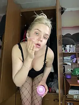 April Purr online show from 9, 5, 2026