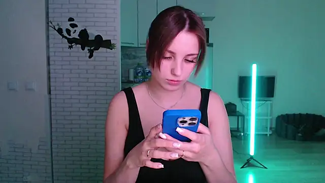 Snapshot of Leonaalove chatting on 23, 3, 2026 Leonaalove online show from 23, 3, 2026