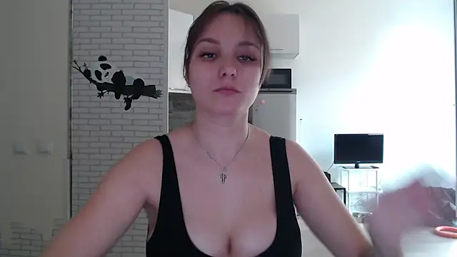 Snapshot of Leonaalove chatting on 4, 4, 2026 Leonaalove online show from 4, 4, 2026