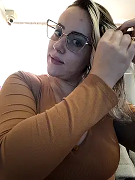 Snapshot of CurvyLust_x chatting on 22, 11, 2025 CurvyLust x online show from 22, 11, 2025