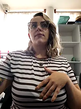 Snapshot of CurvyLust_x chatting on 24, 11, 2025 CurvyLust x online show from 24, 11, 2025