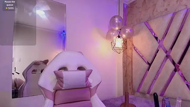 Lilith curvy online show from 17, 10, 2025