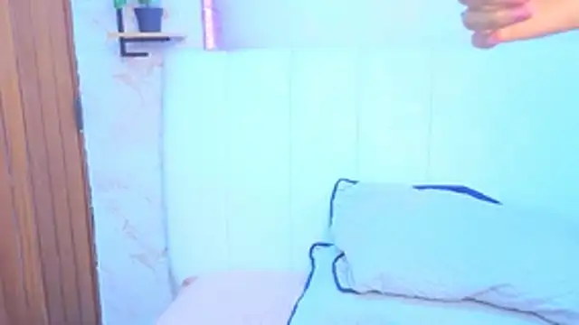 VioletxBloom online show from 5, 11, 2025