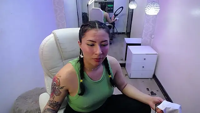 nicolee 8 online show from 18, 9, 2025
