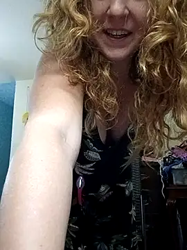 Snapshot of LacyLaurent chatting on 4, 7, 2026 LacyLaurent online show from 4, 7, 2026