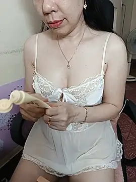 Snapshot of Moona_heny chatting on 15, 7, 2026 Moona heny online show from 15, 7, 2026