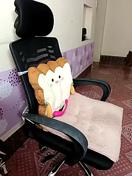 Moona heny online show from 10, 4, 2026