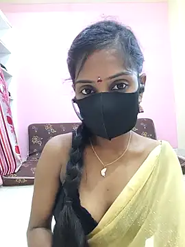 Snapshot of mounika26 chatting on 23, 9, 2025 mounika26 online show from 23, 9, 2025