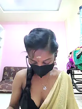 Snapshot of mounika26 chatting on 4, 10, 2025 mounika26 online show from 4, 10, 2025