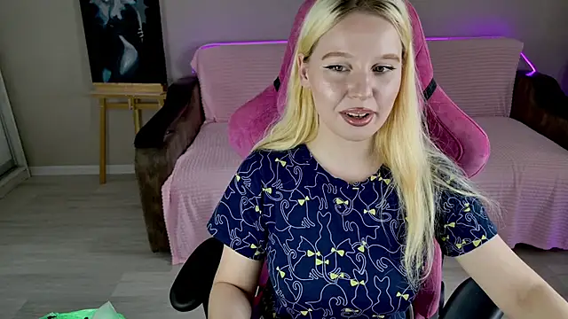 Charming Cutie online show from 17, 9, 2025