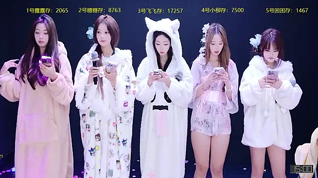 Snapshot of CrazyGirl-888 chatting on 28, 10, 2025 CrazyGirl-888 online show from 28, 10, 2025