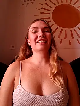 Snapshot of KisaVixen chatting on 21, 10, 2025 KisaVixen online show from 21, 10, 2025