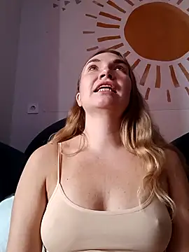 Snapshot of KisaVixen chatting on 22, 10, 2025 KisaVixen online show from 22, 10, 2025