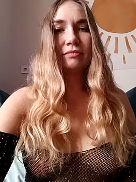 Snapshot of KisaVixen chatting on 14, 11, 2025 KisaVixen online show from 14, 11, 2025