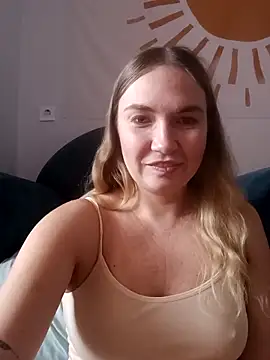 Snapshot of KisaVixen chatting on 1, 10, 2025 KisaVixen online show from 1, 10, 2025