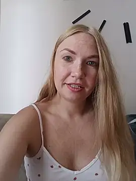 Snapshot of KisaVixen chatting on 17, 7, 2026 KisaVixen online show from 17, 7, 2026