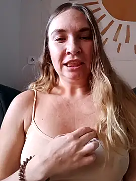 Snapshot of KisaVixen chatting on 23, 10, 2025 KisaVixen online show from 23, 10, 2025