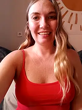 Snapshot of KisaVixen chatting on 16, 10, 2025 KisaVixen online show from 16, 10, 2025