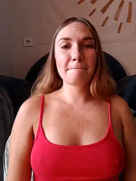 Snapshot of KisaVixen chatting on 28, 9, 2025 KisaVixen online show from 28, 9, 2025