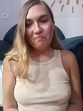 Snapshot of KisaVixen chatting on 8, 9, 2025 KisaVixen online show from 8, 9, 2025