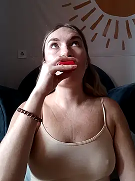 Snapshot of KisaVixen chatting on 3, 10, 2025 KisaVixen online show from 3, 10, 2025