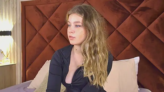 Mila Synn online show from 12, 9, 2025