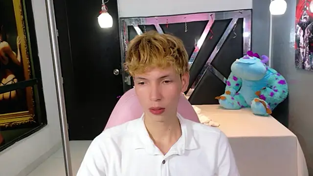 Snapshot of park_jimin1 chatting on 4, 10, 2025 park jimin1 online show from 4, 10, 2025