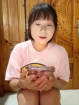 Snapshot of linda_bae00 chatting on 8, 5, 2026 linda bae00 online show from 8, 5, 2026