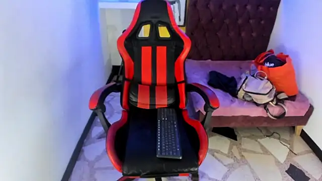 Snapshot of alison_moon7 chatting on 6, 11, 2025 alison moon7 online show from 6, 11, 2025