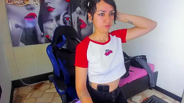 Snapshot of alison_moon7 chatting on 13, 11, 2025 alison moon7 online show from 13, 11, 2025