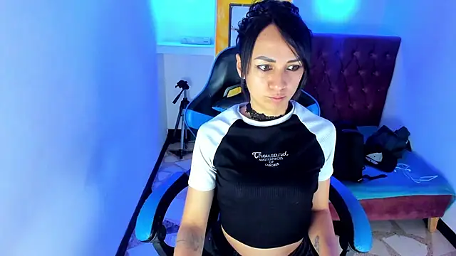 Snapshot of alison_moon7 chatting on 18, 11, 2025 alison moon7 online show from 18, 11, 2025