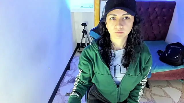 Snapshot of alison_moon7 chatting on 11, 11, 2025 alison moon7 online show from 11, 11, 2025