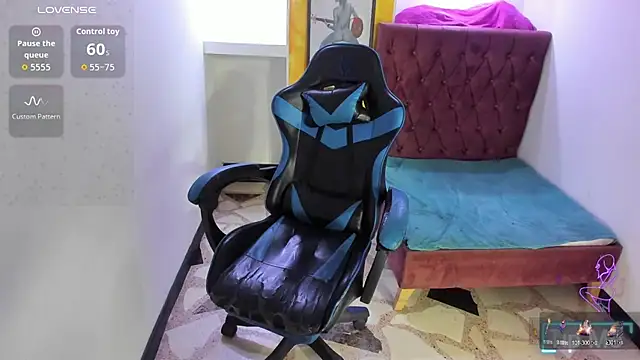 Snapshot of alison_moon7 chatting on 2, 12, 2025 alison moon7 online show from 2, 12, 2025