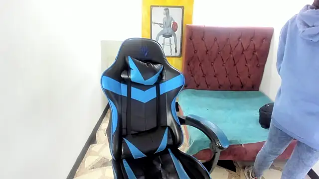 Snapshot of alison_moon7 chatting on 12, 11, 2025 alison moon7 online show from 12, 11, 2025