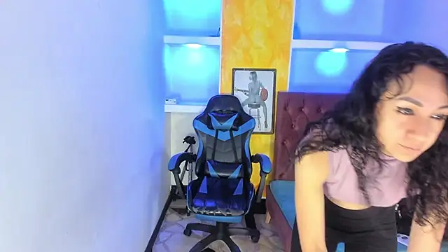 Snapshot of alison_moon7 chatting on 21, 11, 2025 alison moon7 online show from 21, 11, 2025