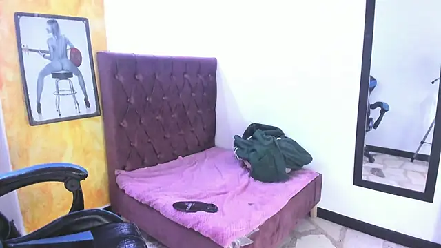 Snapshot of alison_moon7 chatting on 13, 10, 2025 alison moon7 online show from 13, 10, 2025