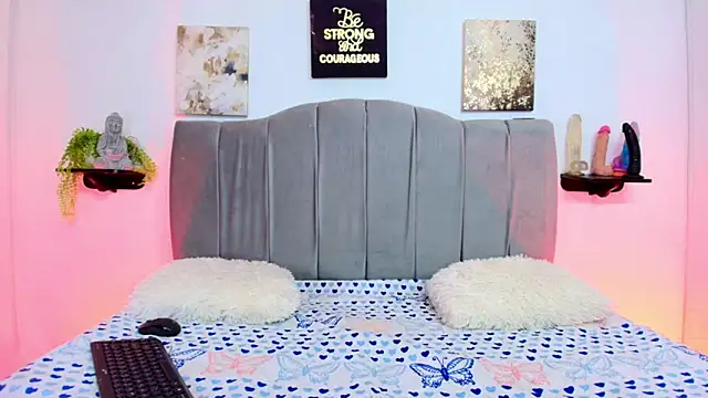 Maddy Esther online show from 26, 9, 2025