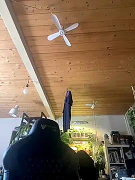 Snapshot of JohnDrippingCum chatting on 18, 9, 2025 JohnDrippingCum online show from 18, 9, 2025