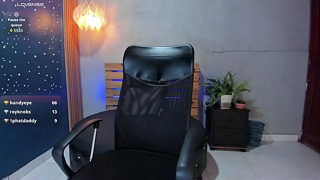 Daiisy kiss online show from 5, 11, 2025