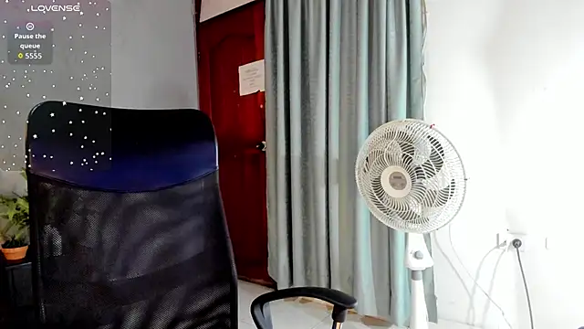 Daiisy kiss online show from 2, 2, 2026