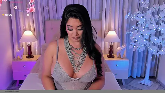 Snapshot of Salmavalentino chatting on 4, 5, 2026 Salmavalentino online show from 4, 5, 2026