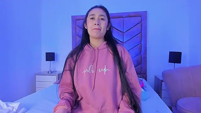 EmilyHanks  online show from 19, 6, 2026