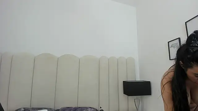 EmilyHanks  online show from 14, 3, 2026