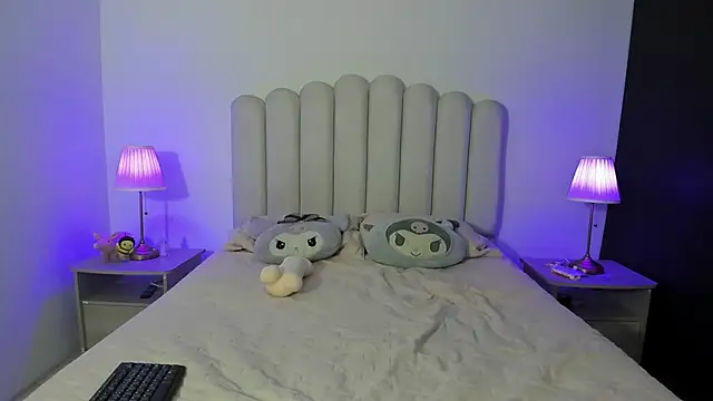 Snapshot of SofieBunnie chatting on 10, 11, 2025 SofieBunnie online show from 10, 11, 2025