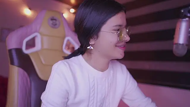 Lana Dreams  online show from 8, 11, 2025